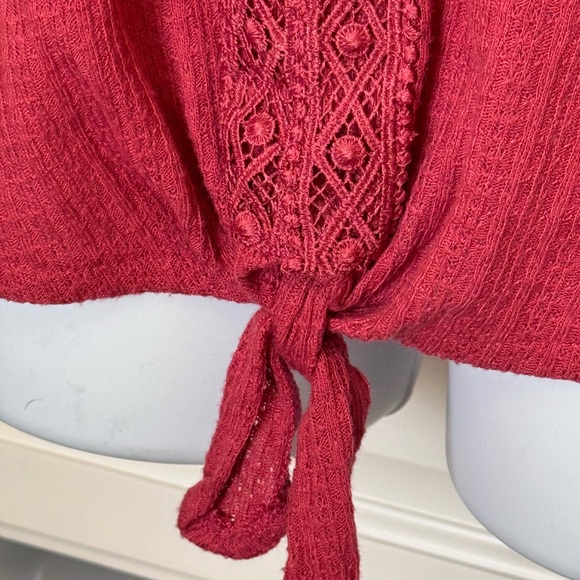 3X ABSOLUTELY FAMOUS LACE V-NECK TOP. FRONT TIE. TEXTURED POLYESTER DEEP MAUVE. - Picture 6 of 16